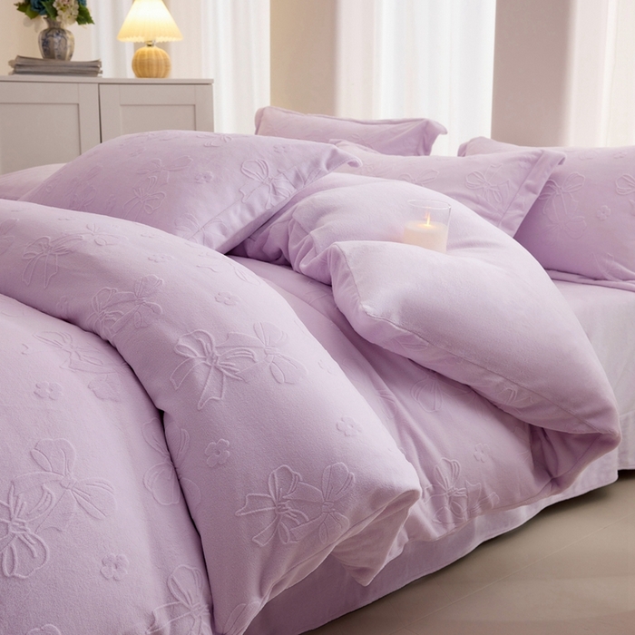 亿梵 2025秋冬新款A类全消光牛奶绒立体5D雕花绒四件套 蝴蝶结-新媚紫