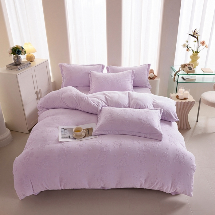 91家纺网 家纺一手货源 找家纺 亿梵 2025秋冬新款A类全消光牛奶绒立体5D雕花绒四件套 蝴蝶结-新媚紫