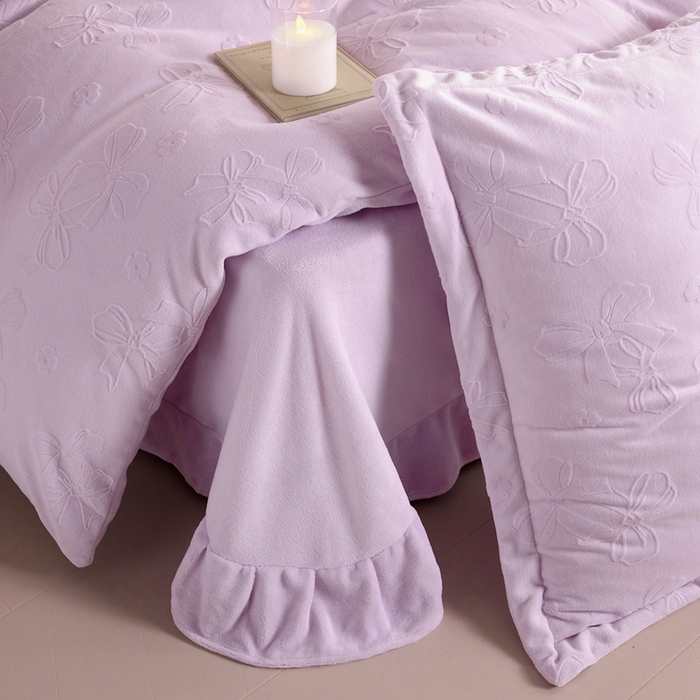 91家纺网 家纺一手货源 找家纺 亿梵 2025秋冬新款A类全消光牛奶绒立体5D雕花绒四件套 蝴蝶结-新媚紫