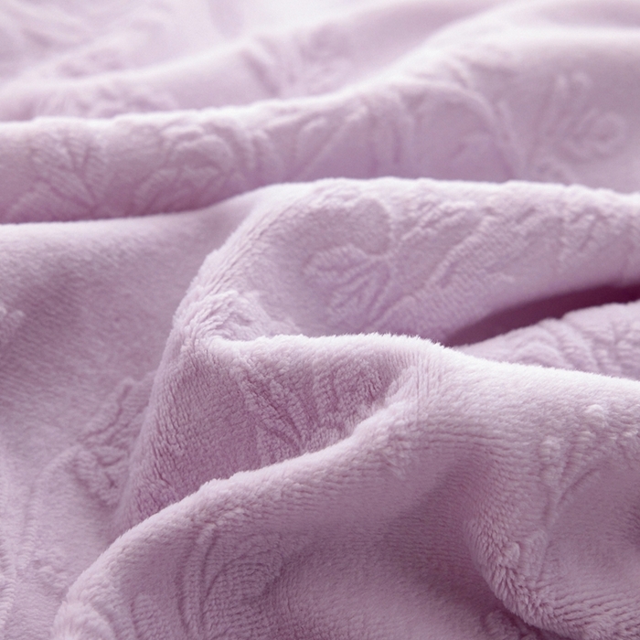 91家纺网 家纺一手货源 找家纺 亿梵 2025秋冬新款A类全消光牛奶绒立体5D雕花绒四件套 花野漫屿-新媚紫