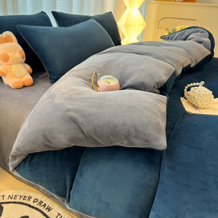 91家纺网 家纺一手货源 找家纺 悦织湾家纺 2025新款简约纯色牛奶绒四件套条纹轻奢时尚冬季加厚保暖床上用品学生宿舍三四件套 牛奶绒-宝兰+浅灰