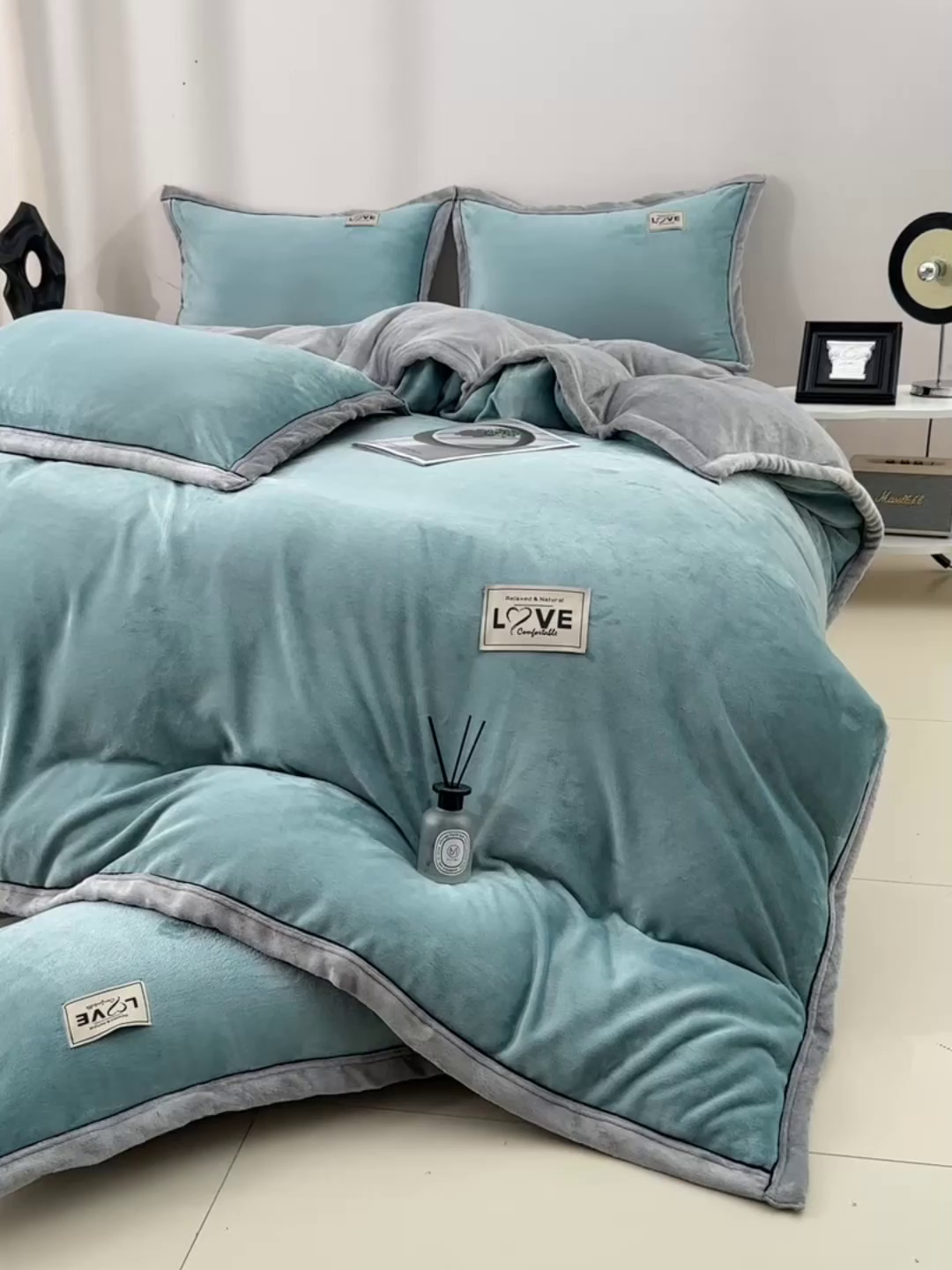 91家纺网 家纺一手货源 找家纺 馨梦缘-2025新款牛奶绒四件套 宾利蓝+浅灰