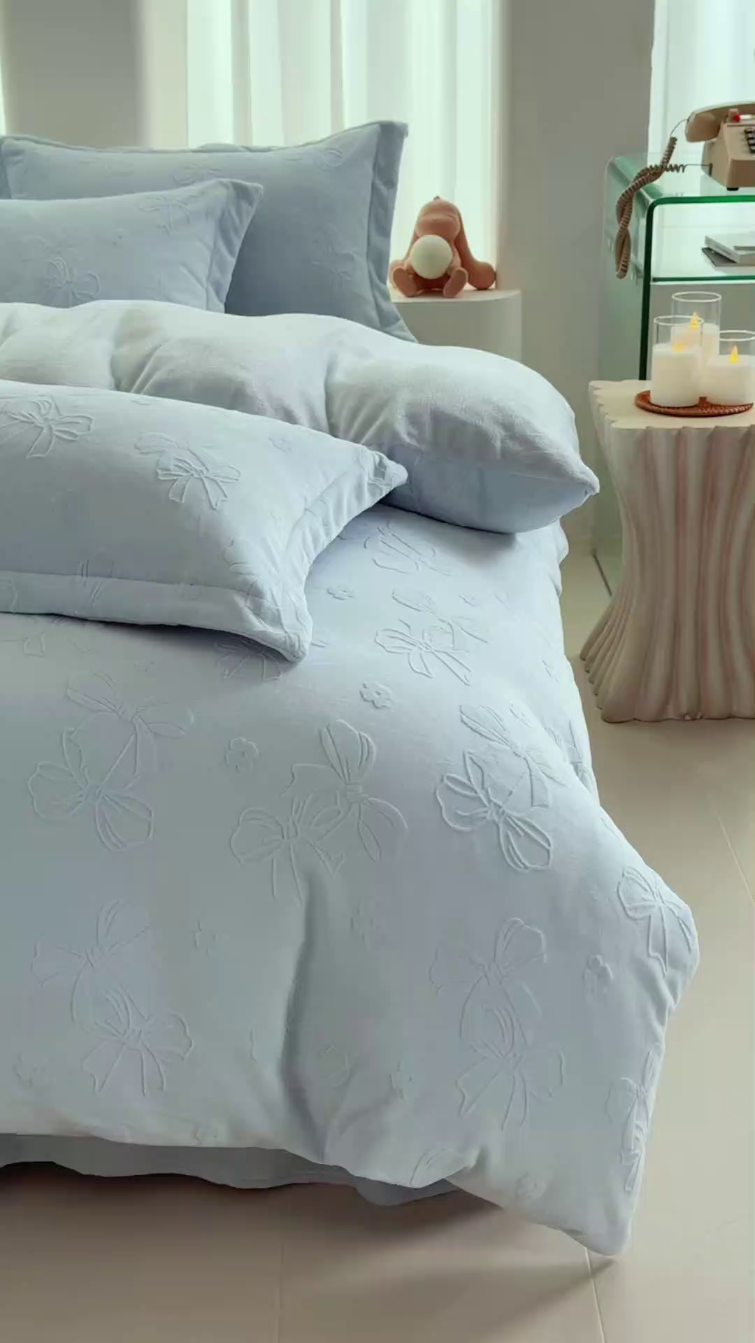 91家纺网 家纺一手货源 找家纺 亿梵 2025秋冬新款A类全消光牛奶绒立体5D雕花绒四件套 蝴蝶结-天空蓝