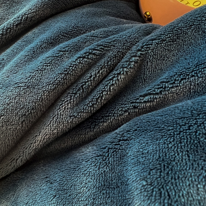 91家纺网 家纺一手货源 找家纺 悦织湾家纺 2025新款简约纯色牛奶绒四件套条纹轻奢时尚冬季加厚保暖床上用品学生宿舍三四件套 牛奶绒-宝兰+浅灰