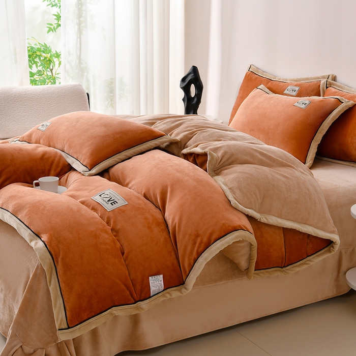 91家纺网 家纺一手货源 找家纺 馨梦缘-2025新款牛奶绒四件套 焦糖+杏色