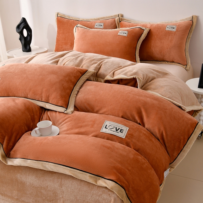 91家纺网 家纺一手货源 找家纺 馨梦缘-2025新款牛奶绒四件套 焦糖+杏色