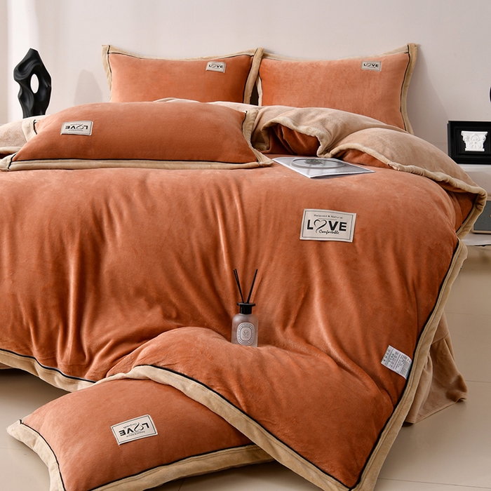 91家纺网 家纺一手货源 找家纺 馨梦缘-2025新款牛奶绒四件套 焦糖+杏色