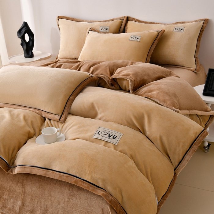 91家纺网 家纺一手货源 找家纺 馨梦缘-2025新款牛奶绒四件套 米驼+深驼