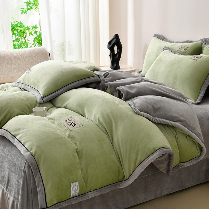 91家纺网 家纺一手货源 找家纺 馨梦缘-2025新款牛奶绒四件套 牛油果绿+浅灰