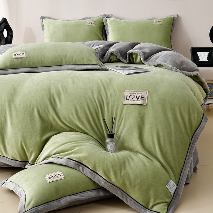 91家纺网 家纺一手货源 找家纺 馨梦缘-2025新款牛奶绒四件套 牛油果绿+浅灰