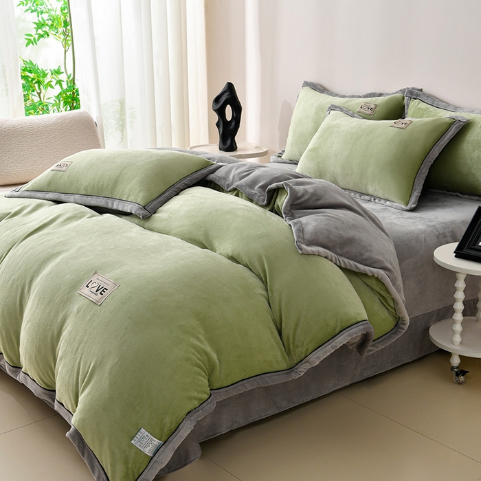 91家纺网 家纺一手货源 找家纺 馨梦缘-2025新款牛奶绒四件套 牛油果绿+浅灰