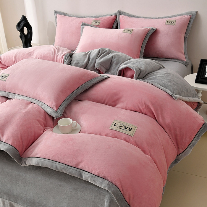 91家纺网 家纺一手货源 找家纺 馨梦缘-2025新款牛奶绒四件套 浅豆沙+浅灰