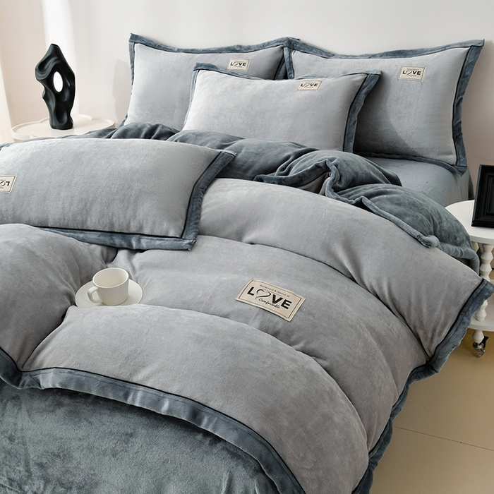 91家纺网 家纺一手货源 找家纺 馨梦缘-2025新款牛奶绒四件套 浅灰+深灰