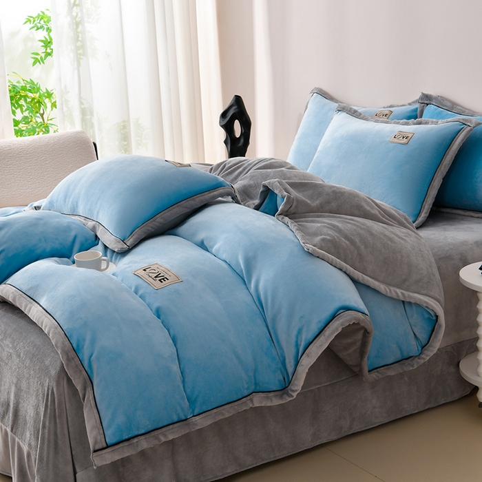 91家纺网 家纺一手货源 找家纺 馨梦缘-2025新款牛奶绒四件套 天空蓝+浅灰