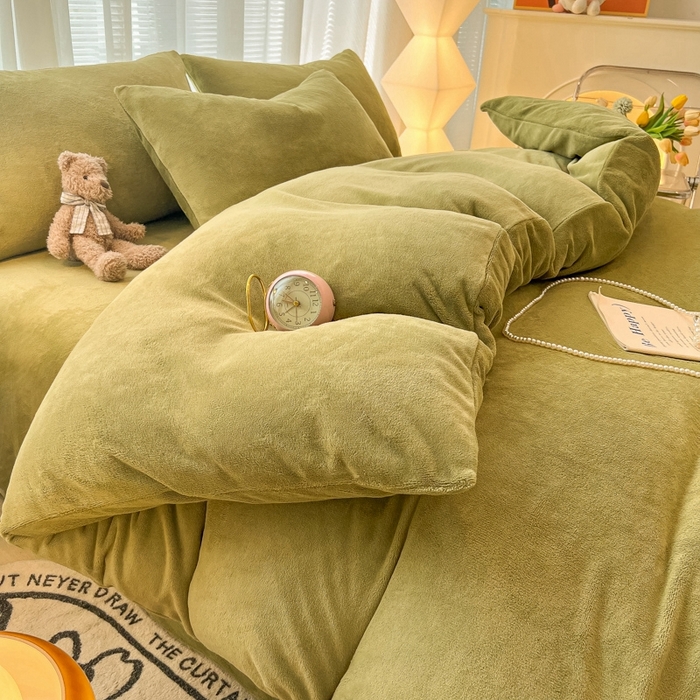 91家纺网 家纺一手货源 找家纺 悦织湾家纺 2025新款简约纯色牛奶绒四件套条纹轻奢时尚冬季加厚保暖床上用品学生宿舍三四件套 牛奶绒-抹茶