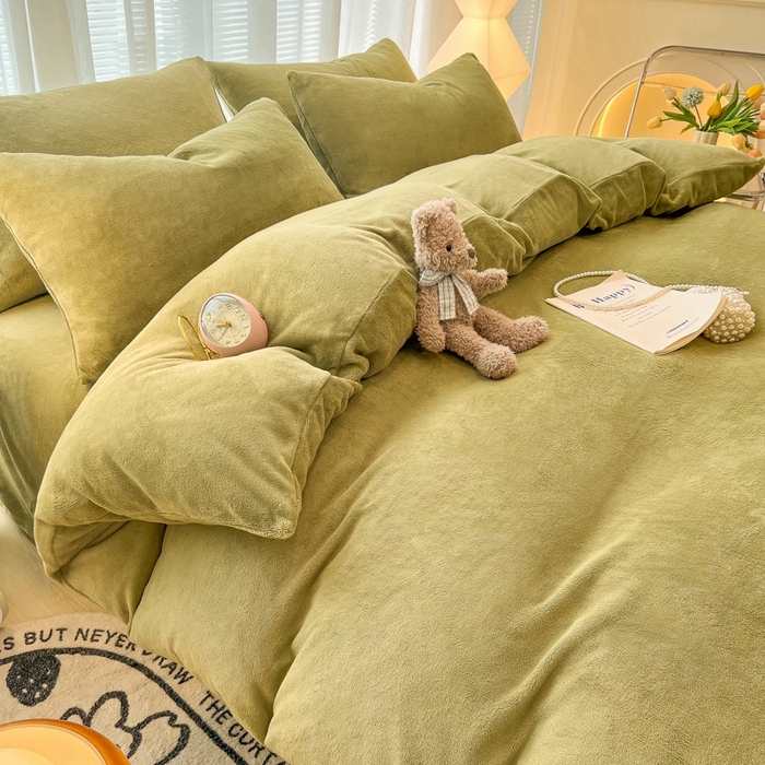 91家纺网 家纺一手货源 找家纺 悦织湾家纺 2025新款简约纯色牛奶绒四件套条纹轻奢时尚冬季加厚保暖床上用品学生宿舍三四件套 牛奶绒-抹茶