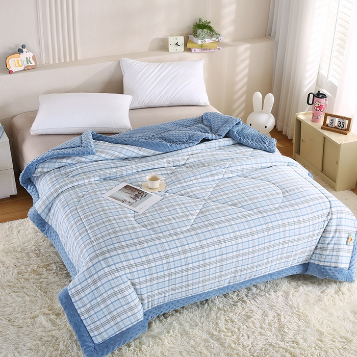 91家纺网 家纺一手货源 找家纺 欧朵 2025新款A类水洗棉豆豆绒被子冬被大豆被芯春秋被冬被 幼儿园 学生宿舍 四季被空调被子蓝大格