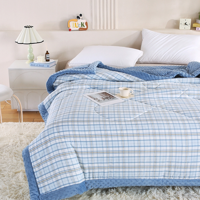 91家纺网 家纺一手货源 找家纺 欧朵 2025新款A类水洗棉豆豆绒被子冬被大豆被芯春秋被冬被 幼儿园 学生宿舍 四季被空调被子蓝大格