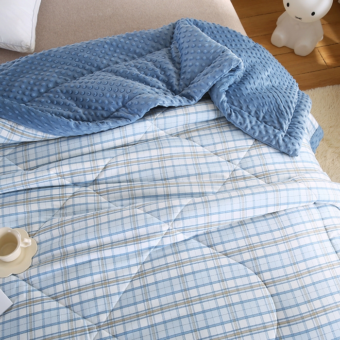 91家纺网 家纺一手货源 找家纺 欧朵 2025新款A类水洗棉豆豆绒被子冬被大豆被芯春秋被冬被 幼儿园 学生宿舍 四季被空调被子蓝大格