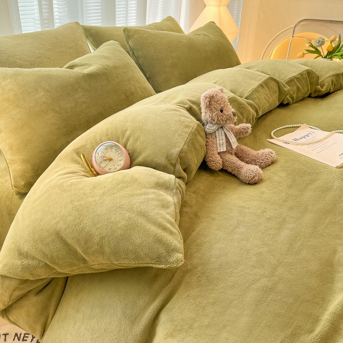 91家纺网 家纺一手货源 找家纺 悦织湾家纺 2025新款简约纯色牛奶绒四件套条纹轻奢时尚冬季加厚保暖床上用品学生宿舍三四件套 牛奶绒-抹茶