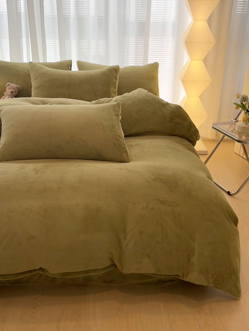 91家纺网 家纺一手货源 找家纺 悦织湾家纺 2025新款简约纯色牛奶绒四件套条纹轻奢时尚冬季加厚保暖床上用品学生宿舍三四件套 牛奶绒-抹茶