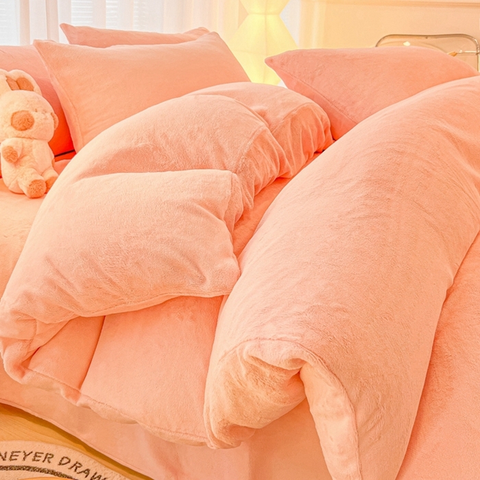 91家纺网 家纺一手货源 找家纺 悦织湾家纺 2025新款简约纯色牛奶绒四件套条纹轻奢时尚冬季加厚保暖床上用品学生宿舍三四件套 牛奶绒-浅粉