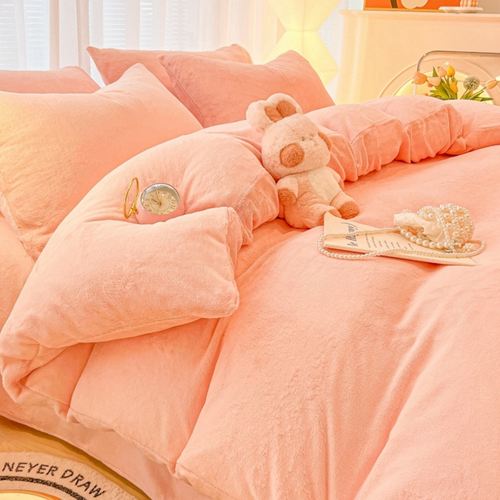 91家纺网 家纺一手货源 找家纺 悦织湾家纺 2025新款简约纯色牛奶绒四件套条纹轻奢时尚冬季加厚保暖床上用品学生宿舍三四件套 牛奶绒-浅粉