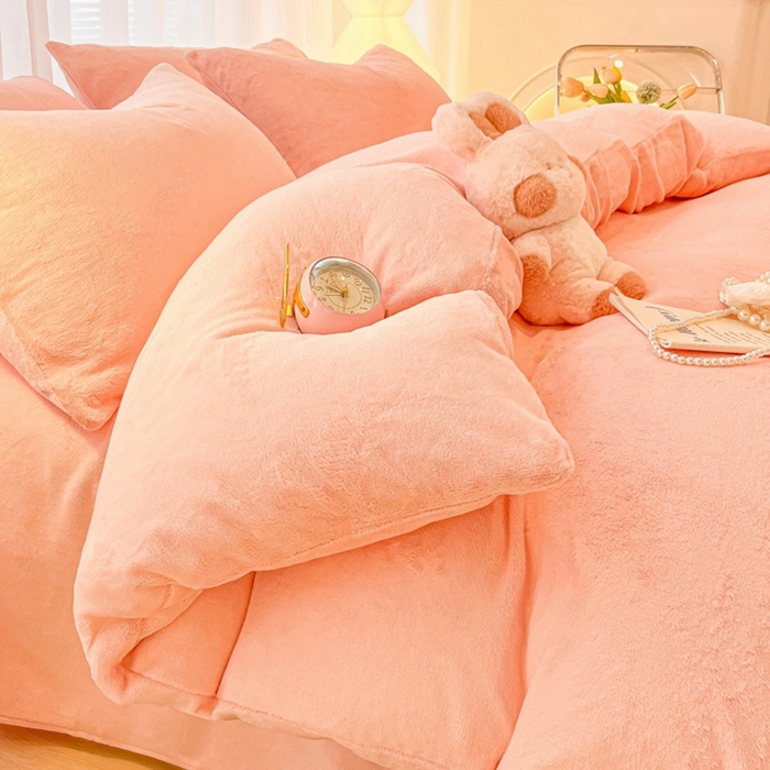 91家纺网 家纺一手货源 找家纺 悦织湾家纺 2025新款简约纯色牛奶绒四件套条纹轻奢时尚冬季加厚保暖床上用品学生宿舍三四件套 牛奶绒-浅粉