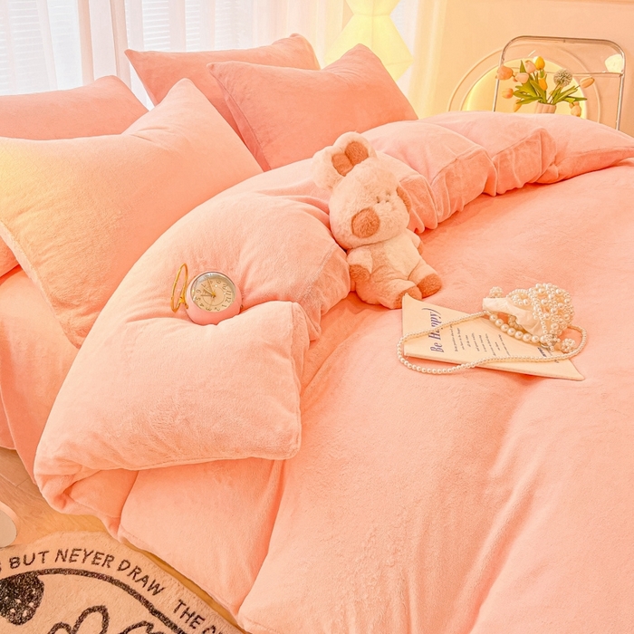 91家纺网 家纺一手货源 找家纺 悦织湾家纺 2025新款简约纯色牛奶绒四件套条纹轻奢时尚冬季加厚保暖床上用品学生宿舍三四件套 牛奶绒-浅粉