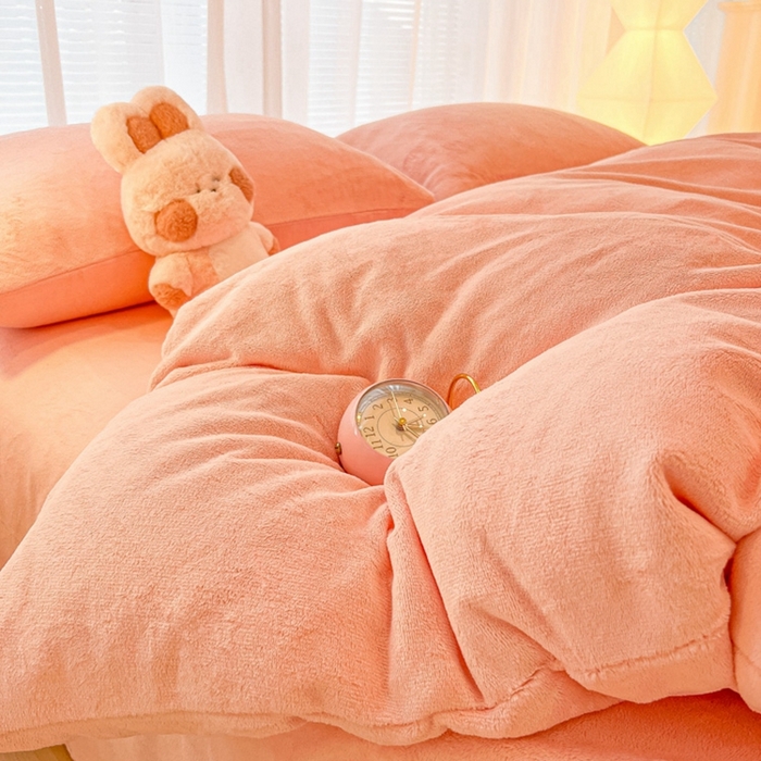 91家纺网 家纺一手货源 找家纺 悦织湾家纺 2025新款简约纯色牛奶绒四件套条纹轻奢时尚冬季加厚保暖床上用品学生宿舍三四件套 牛奶绒-浅粉