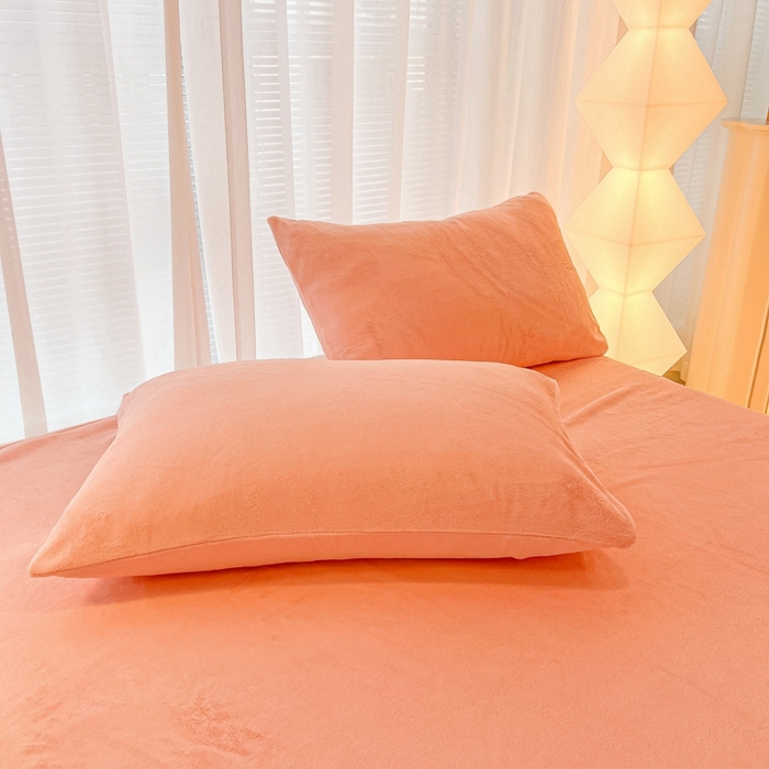 91家纺网 家纺一手货源 找家纺 悦织湾家纺 2025新款简约纯色牛奶绒四件套条纹轻奢时尚冬季加厚保暖床上用品学生宿舍三四件套 牛奶绒-浅粉