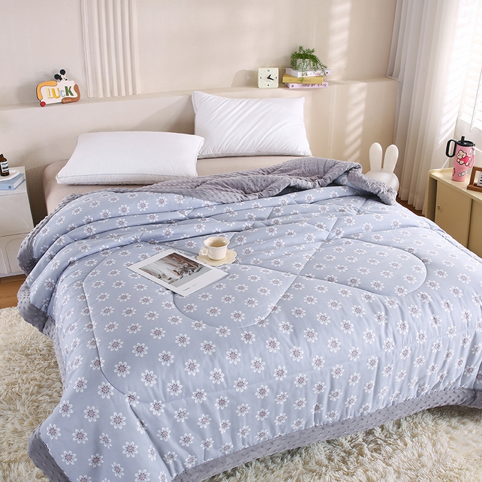 91家纺网 家纺一手货源 找家纺 欧朵 2025新款A类水洗棉豆豆绒被子冬被大豆被芯春秋被冬被 幼儿园 学生宿舍 四季被空调被子朴雅