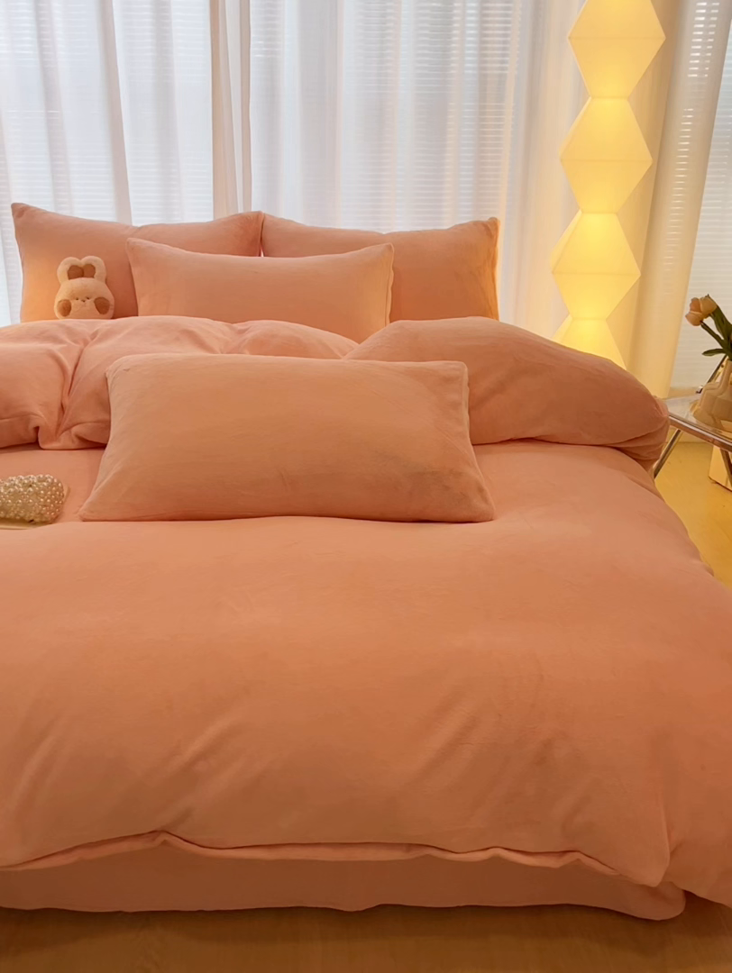 91家纺网 家纺一手货源 找家纺 悦织湾家纺 2025新款简约纯色牛奶绒四件套条纹轻奢时尚冬季加厚保暖床上用品学生宿舍三四件套 牛奶绒-浅粉