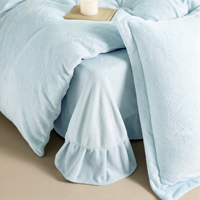 91家纺网 家纺一手货源 找家纺 亿梵 2025秋冬新款A类全消光牛奶绒立体5D雕花绒四件套 琳琅花语-天空蓝