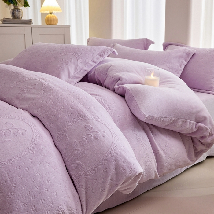 亿梵 2025秋冬新款A类全消光牛奶绒立体5D雕花绒四件套 琳琅花语-新媚紫