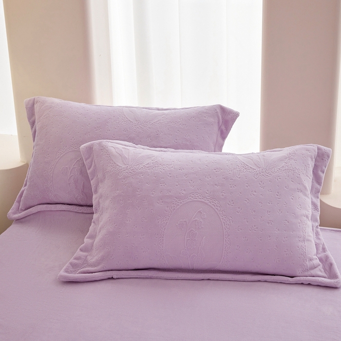 91家纺网 家纺一手货源 找家纺 亿梵 2025秋冬新款A类全消光牛奶绒立体5D雕花绒四件套 琳琅花语-新媚紫