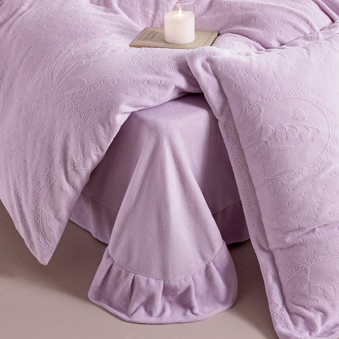 91家纺网 家纺一手货源 找家纺 亿梵 2025秋冬新款A类全消光牛奶绒立体5D雕花绒四件套 琳琅花语-新媚紫