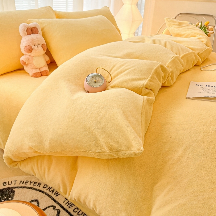 91家纺网 家纺一手货源 找家纺 悦织湾家纺 2025新款简约纯色牛奶绒四件套条纹轻奢时尚冬季加厚保暖床上用品学生宿舍三四件套 牛奶绒-浅黄