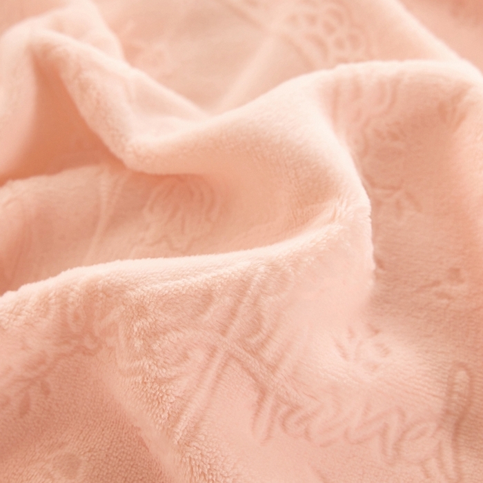 91家纺网 家纺一手货源 找家纺 亿梵 2025秋冬新款A类全消光牛奶绒立体5D雕花绒四件套 琳琅花语-樱花粉