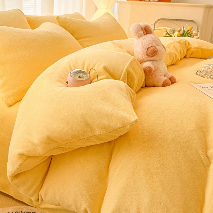 91家纺网 家纺一手货源 找家纺 悦织湾家纺 2025新款简约纯色牛奶绒四件套条纹轻奢时尚冬季加厚保暖床上用品学生宿舍三四件套 牛奶绒-浅黄