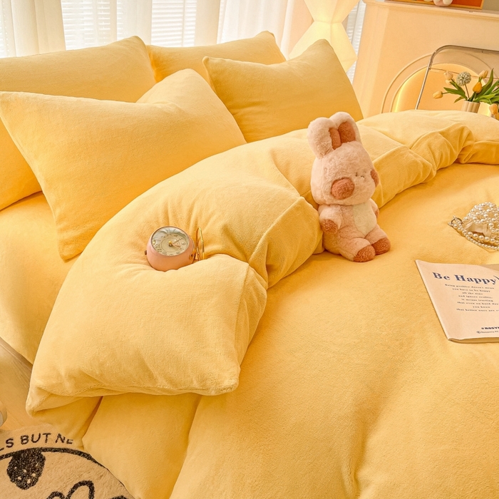 91家纺网 家纺一手货源 找家纺 悦织湾家纺 2025新款简约纯色牛奶绒四件套条纹轻奢时尚冬季加厚保暖床上用品学生宿舍三四件套 牛奶绒-浅黄