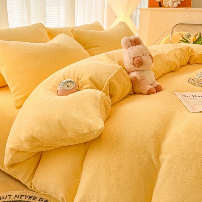 91家纺网 家纺一手货源 找家纺 悦织湾家纺 2025新款简约纯色牛奶绒四件套条纹轻奢时尚冬季加厚保暖床上用品学生宿舍三四件套 牛奶绒-浅黄