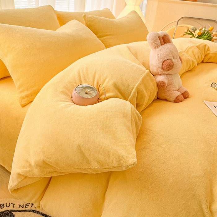 91家纺网 家纺一手货源 找家纺 悦织湾家纺 2025新款简约纯色牛奶绒四件套条纹轻奢时尚冬季加厚保暖床上用品学生宿舍三四件套 牛奶绒-浅黄