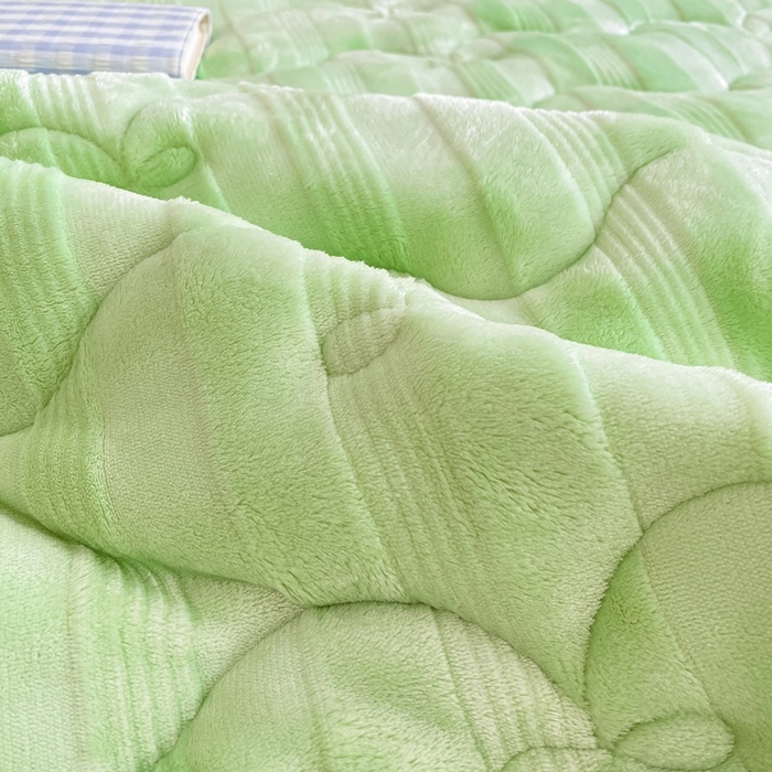 91家纺网 家纺一手货源 找家纺 （总）麒东家纺 2025新款牛奶绒睫毛绒条纹提花夹棉床垫