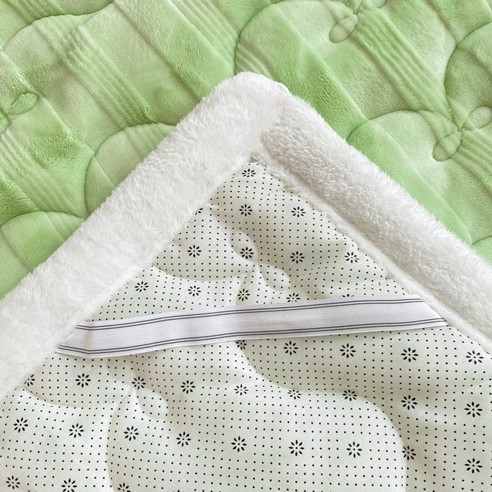 91家纺网 家纺一手货源 找家纺 （总）麒东家纺 2025新款牛奶绒睫毛绒条纹提花夹棉床垫