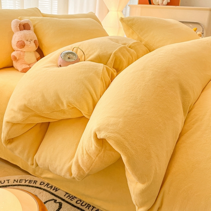 91家纺网 家纺一手货源 找家纺 悦织湾家纺 2025新款简约纯色牛奶绒四件套条纹轻奢时尚冬季加厚保暖床上用品学生宿舍三四件套 牛奶绒-浅黄