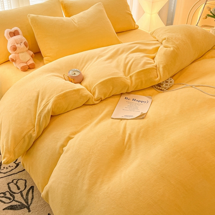 91家纺网 家纺一手货源 找家纺 悦织湾家纺 2025新款简约纯色牛奶绒四件套条纹轻奢时尚冬季加厚保暖床上用品学生宿舍三四件套 牛奶绒-浅黄