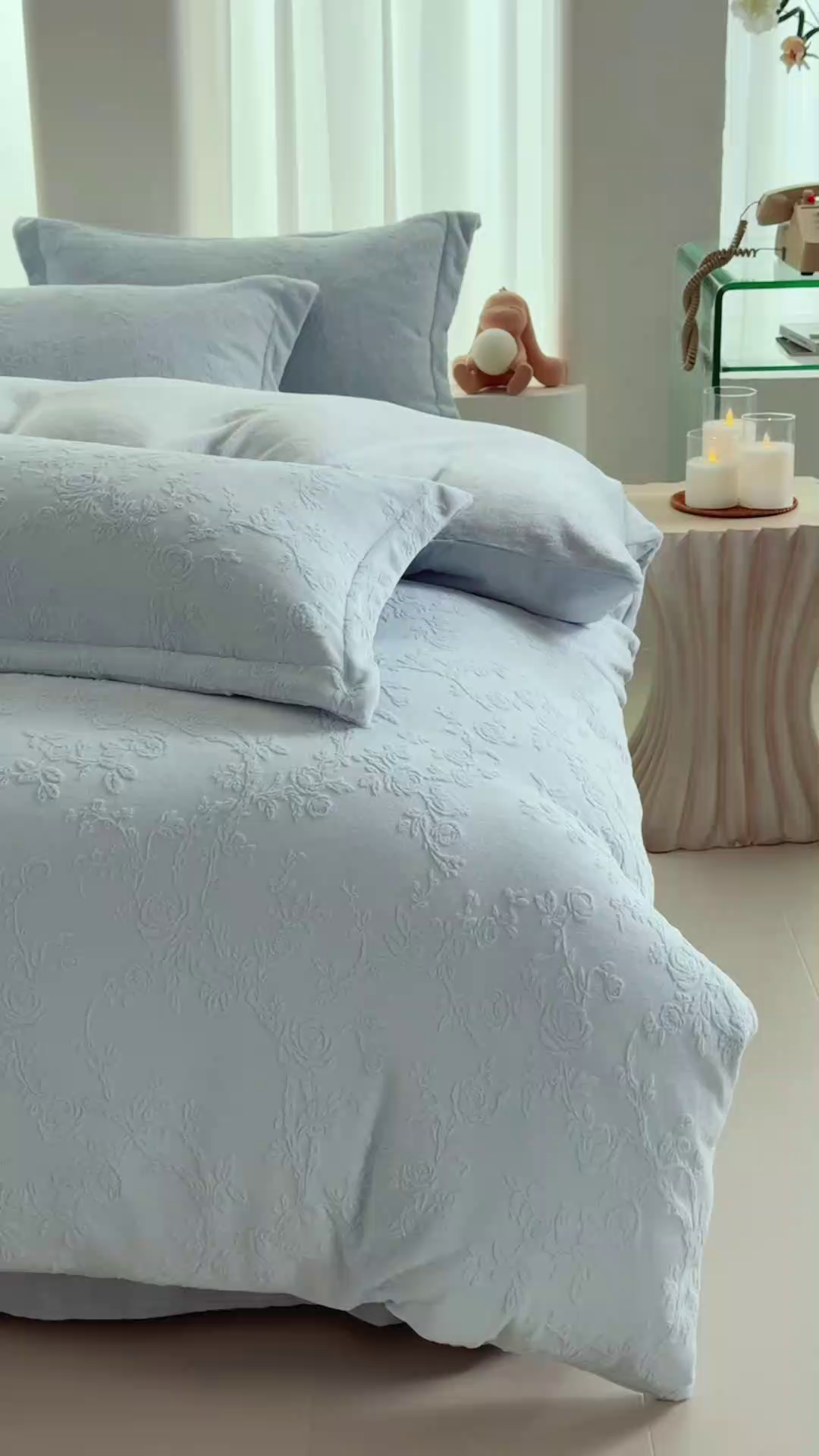 91家纺网 家纺一手货源 找家纺 亿梵 2025秋冬新款A类全消光牛奶绒立体5D雕花绒四件套 花野漫峪-天空蓝