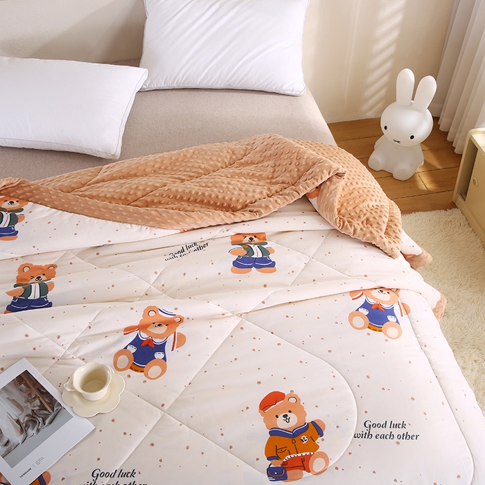 91家纺网 家纺一手货源 找家纺 欧朵 2025新款A类水洗棉豆豆绒被子冬被大豆被芯春秋被冬被 幼儿园 学生宿舍 四季被空调被子清新小熊