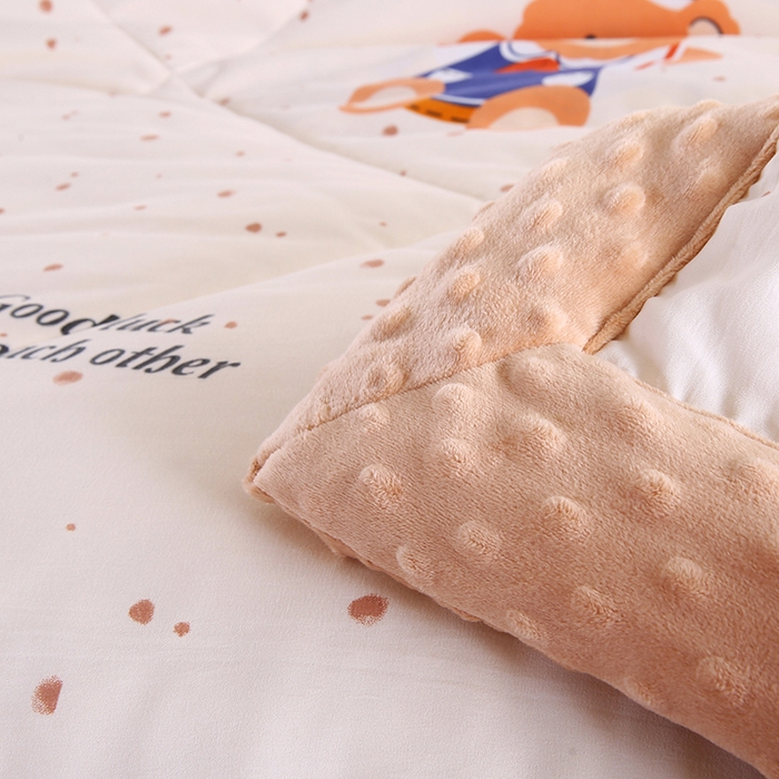 91家纺网 家纺一手货源 找家纺 欧朵 2025新款A类水洗棉豆豆绒被子冬被大豆被芯春秋被冬被 幼儿园 学生宿舍 四季被空调被子清新小熊